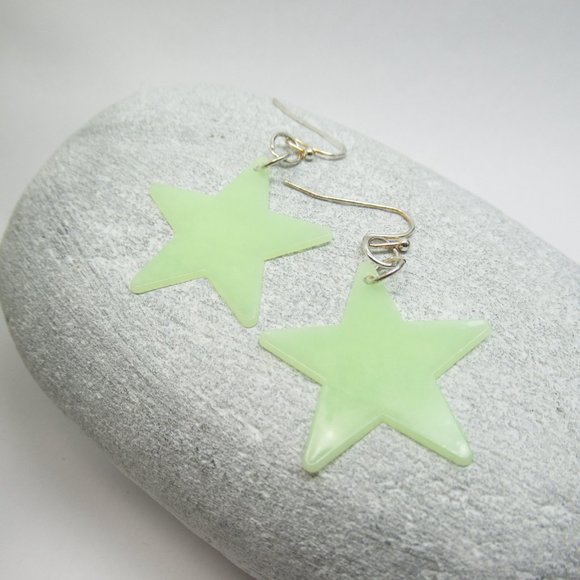 Glow in the Dark star earrings - Picture 6 of 9